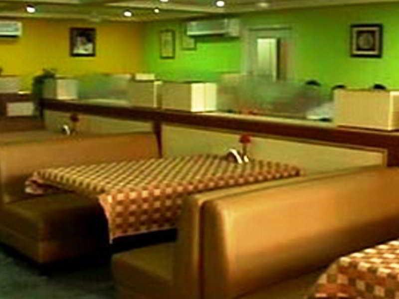 Sai Towers Hotel Puttaparthi Buitenkant foto