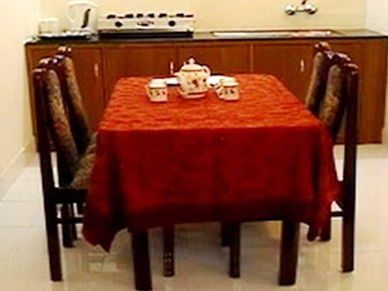 Sai Towers Hotel Puttaparthi Buitenkant foto