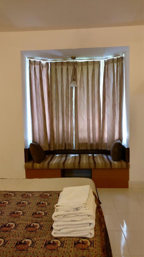 Sai Towers Hotel Puttaparthi Buitenkant foto