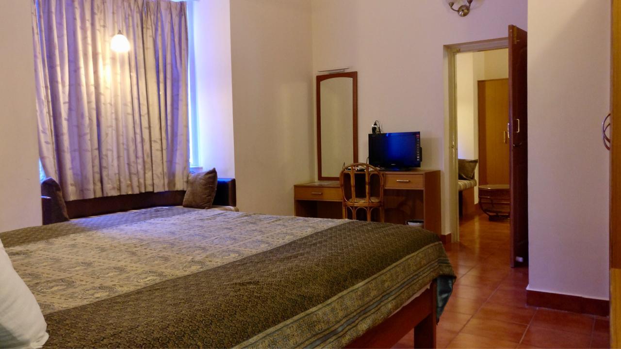 Sai Towers Hotel Puttaparthi Buitenkant foto
