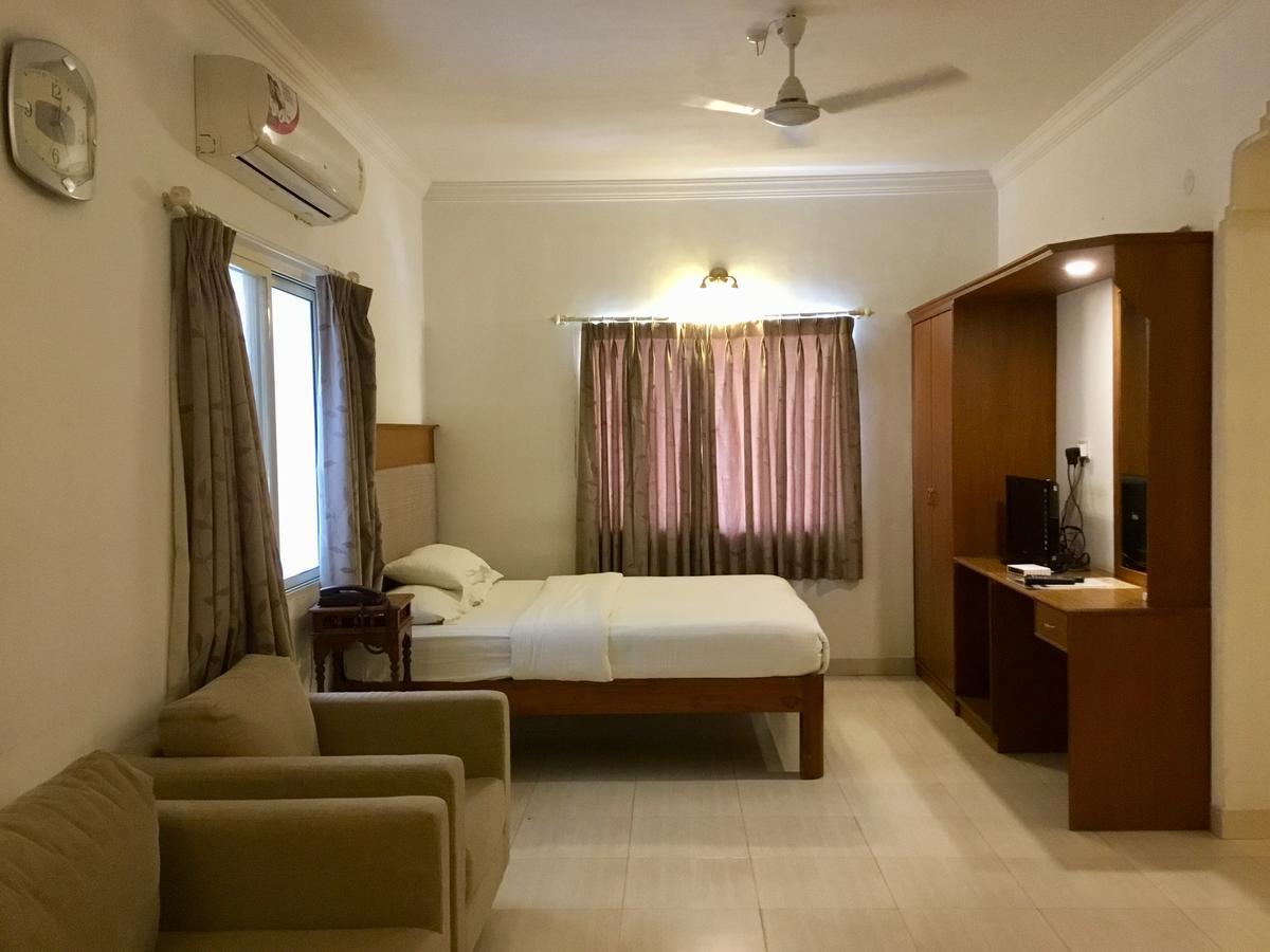 Sai Towers Hotel Puttaparthi Buitenkant foto