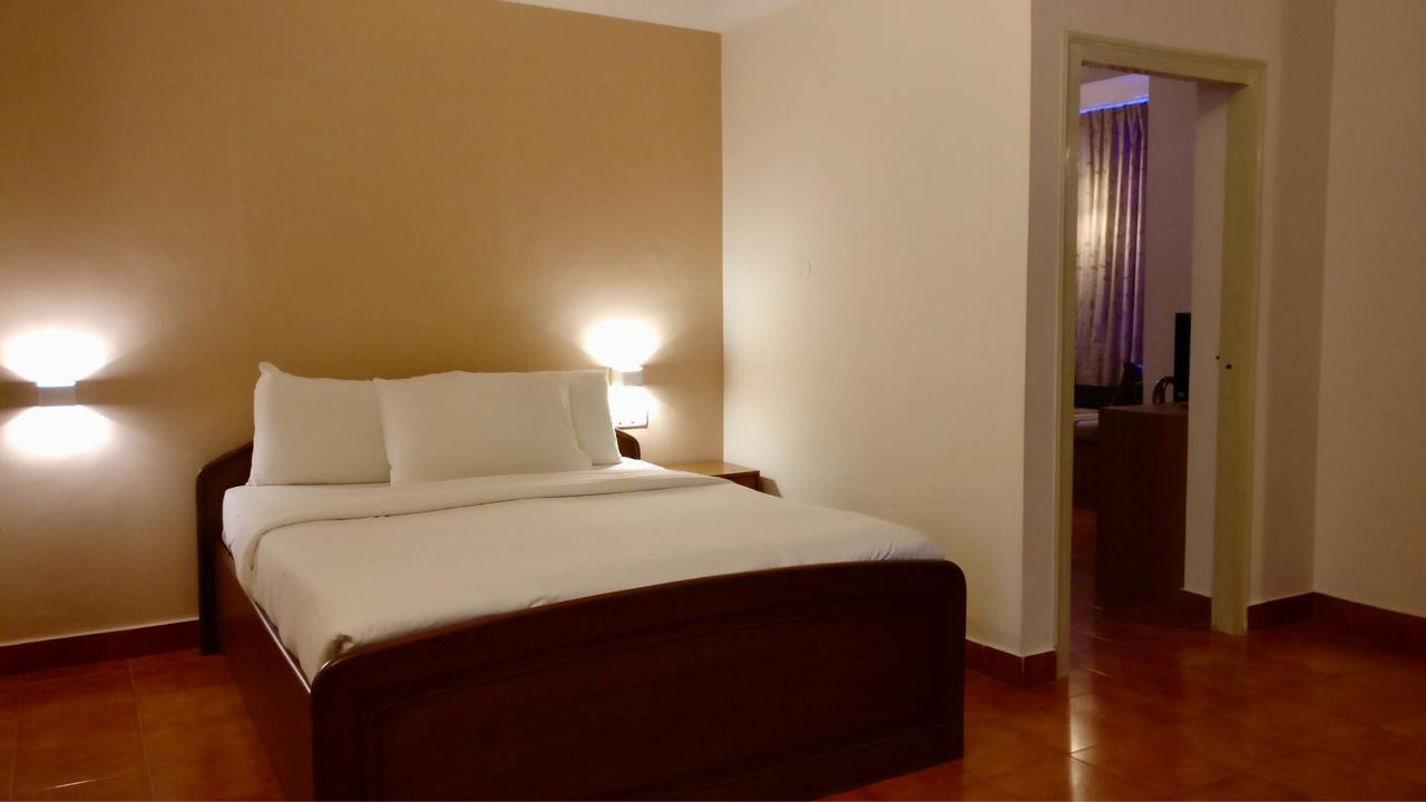 Sai Towers Hotel Puttaparthi Buitenkant foto