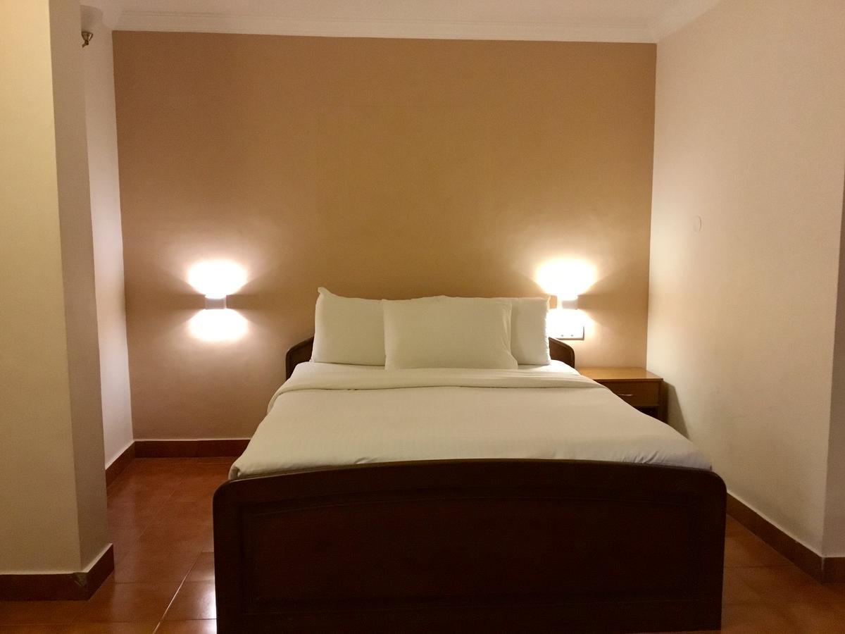 Sai Towers Hotel Puttaparthi Buitenkant foto