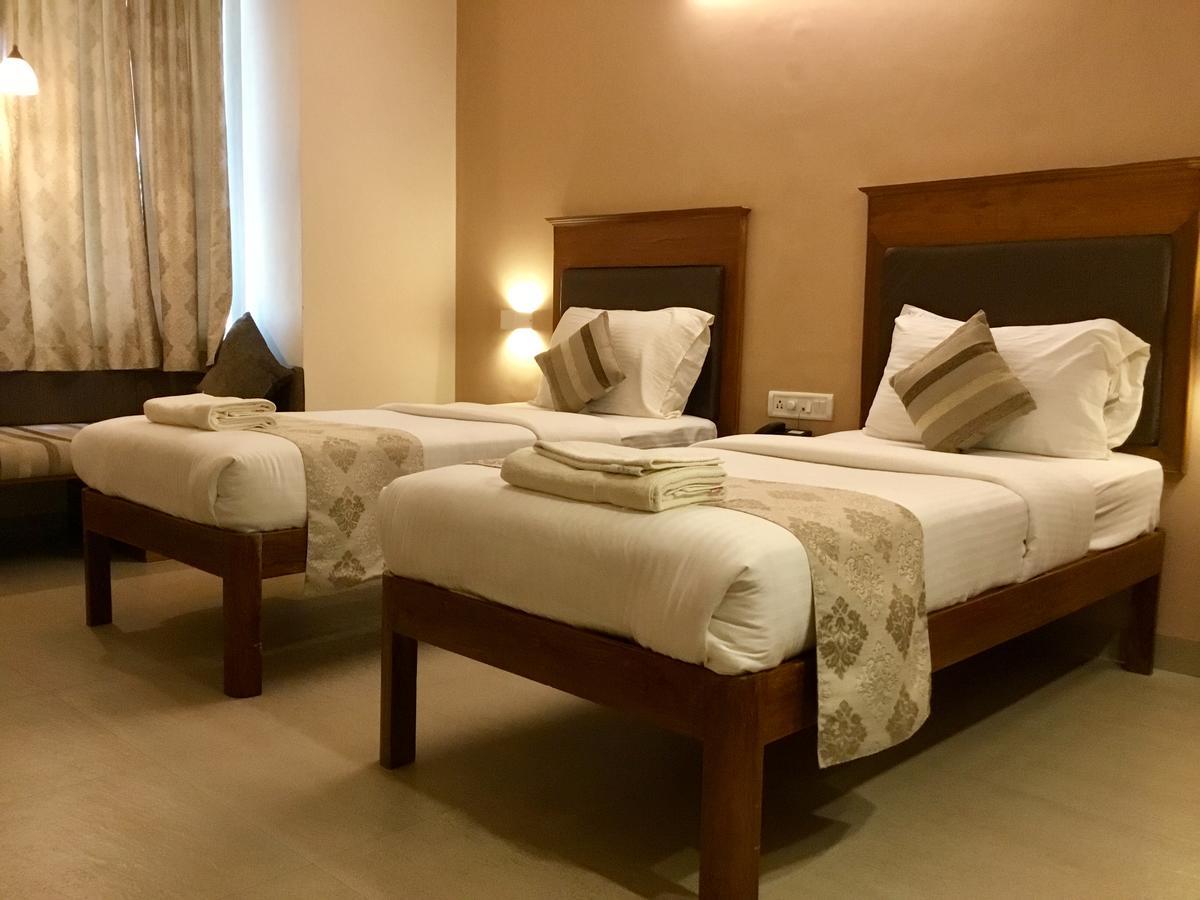 Sai Towers Hotel Puttaparthi Buitenkant foto