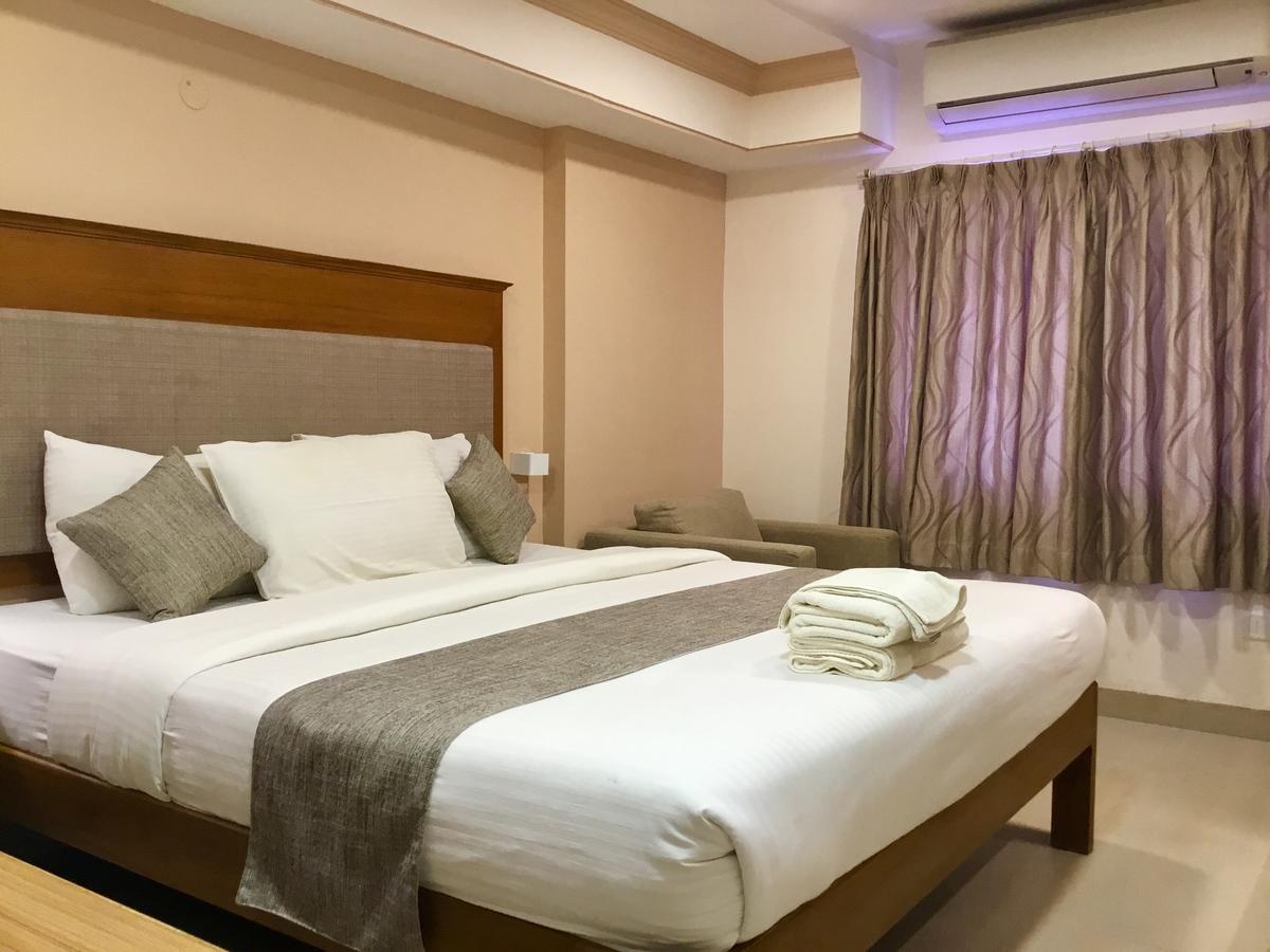 Sai Towers Hotel Puttaparthi Buitenkant foto