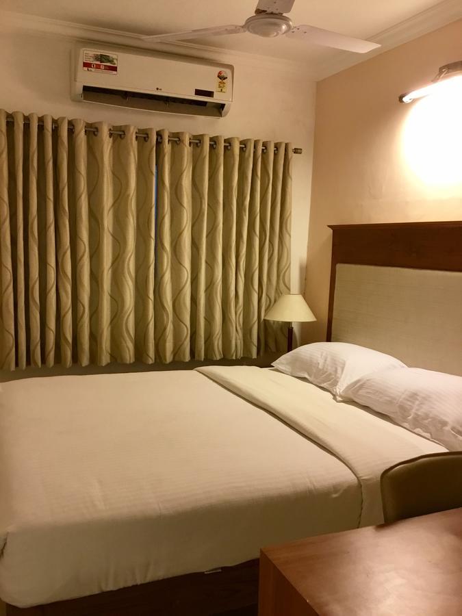 Sai Towers Hotel Puttaparthi Buitenkant foto