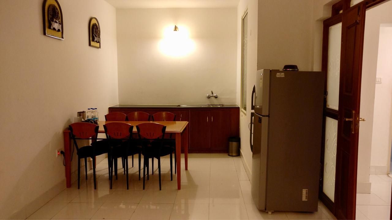 Sai Towers Hotel Puttaparthi Buitenkant foto