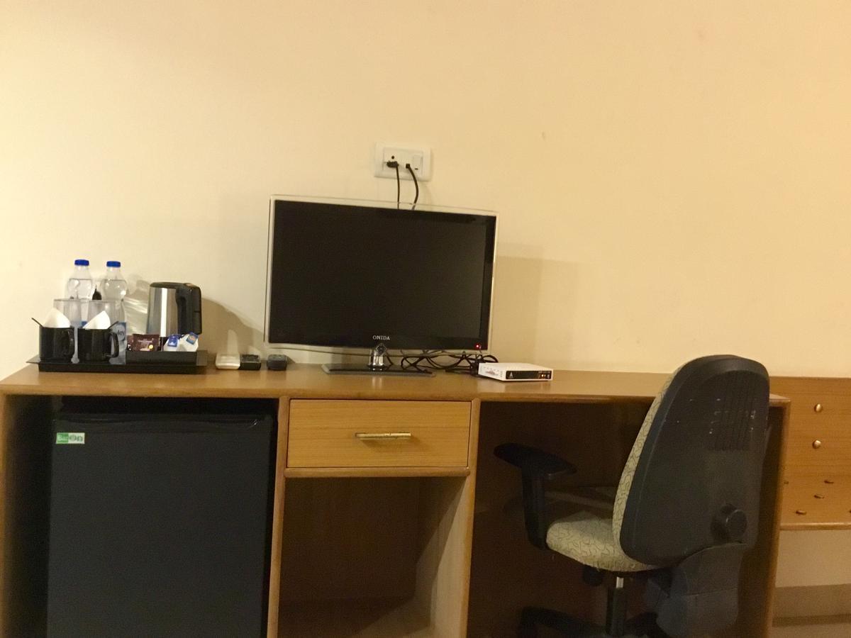 Sai Towers Hotel Puttaparthi Buitenkant foto