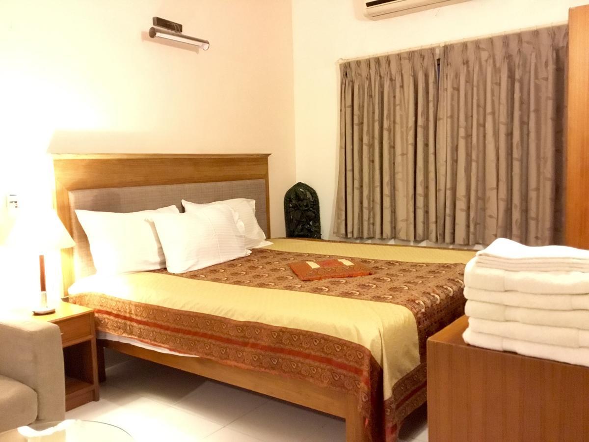 Sai Towers Hotel Puttaparthi Buitenkant foto