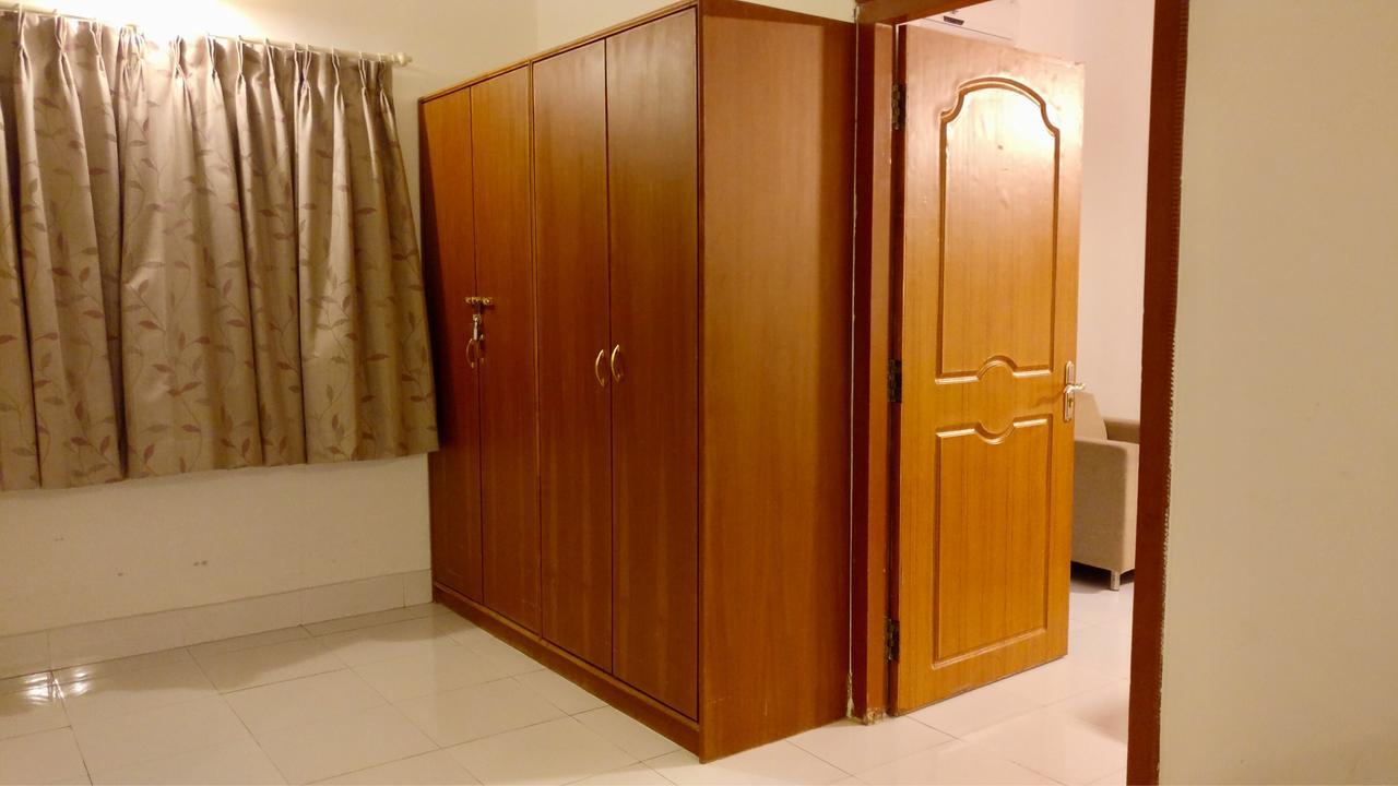 Sai Towers Hotel Puttaparthi Buitenkant foto