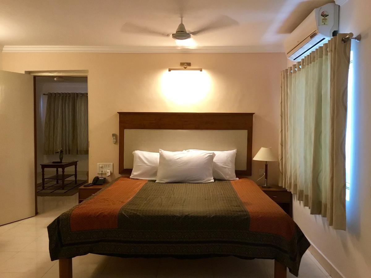 Sai Towers Hotel Puttaparthi Buitenkant foto