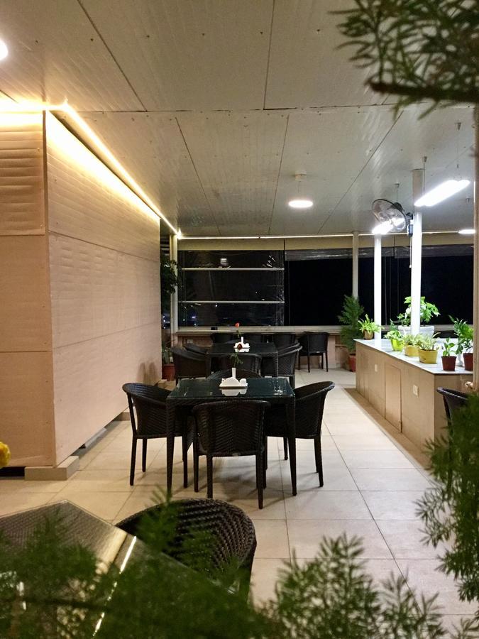 Sai Towers Hotel Puttaparthi Buitenkant foto