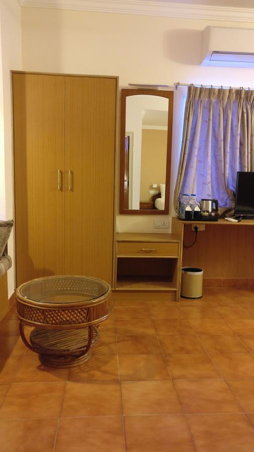 Sai Towers Hotel Puttaparthi Buitenkant foto