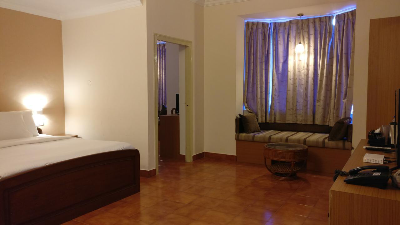 Sai Towers Hotel Puttaparthi Buitenkant foto